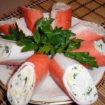 Рулет из крабовых палочек.