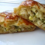 Куриное оливье в слоеном тесте
