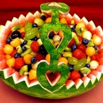 Фруктовая корзиночка из арбуза