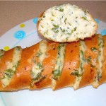 Необычный салат в батоне